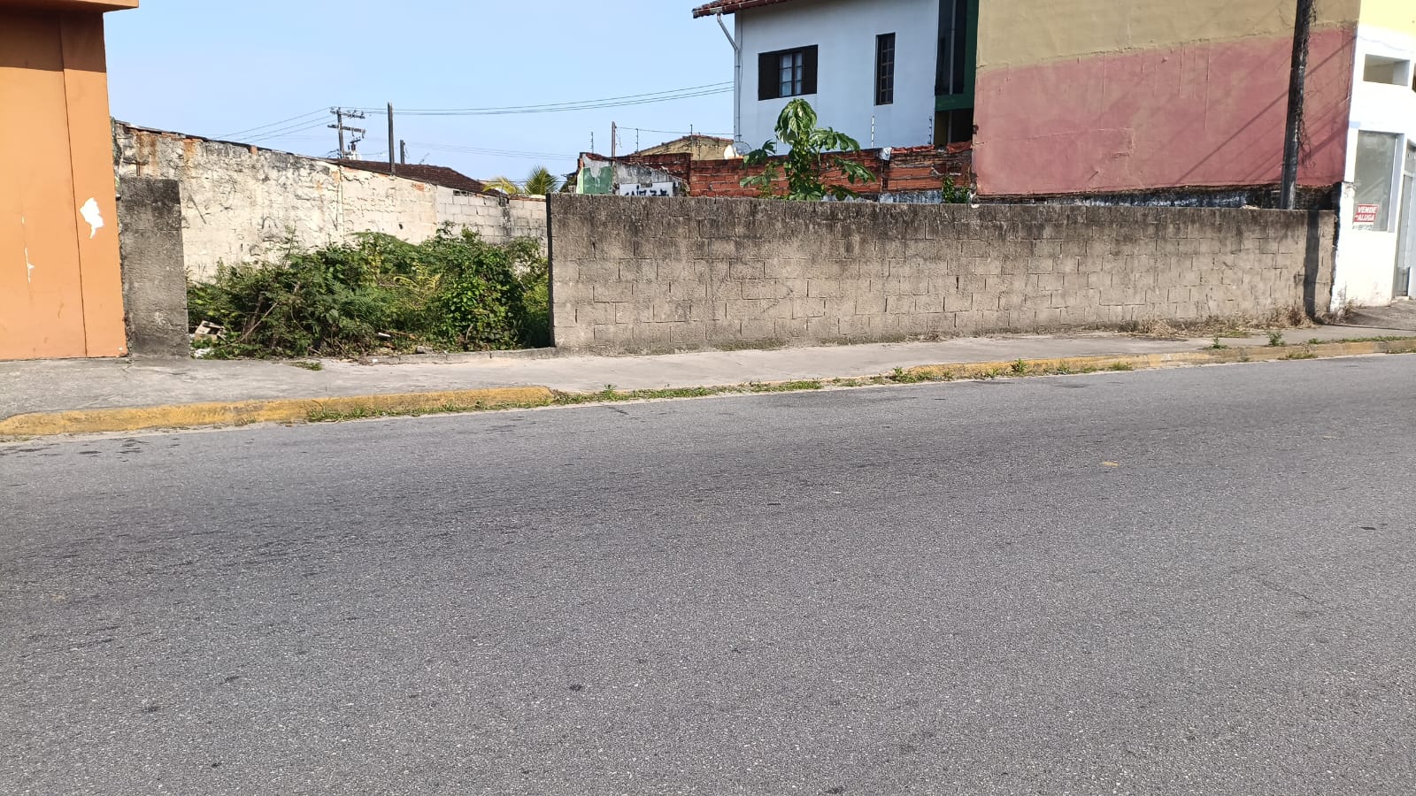 TERRENO COMERCIAL - Centro de Itanhaém - frente à Rodovia