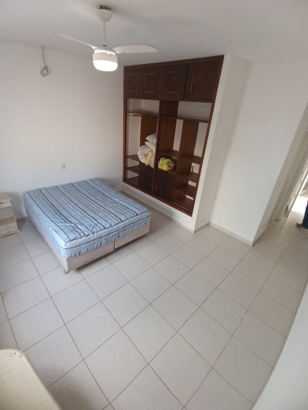 Casa Para Venda de 5 Dormitórios e Piscina a 50 metros da praia