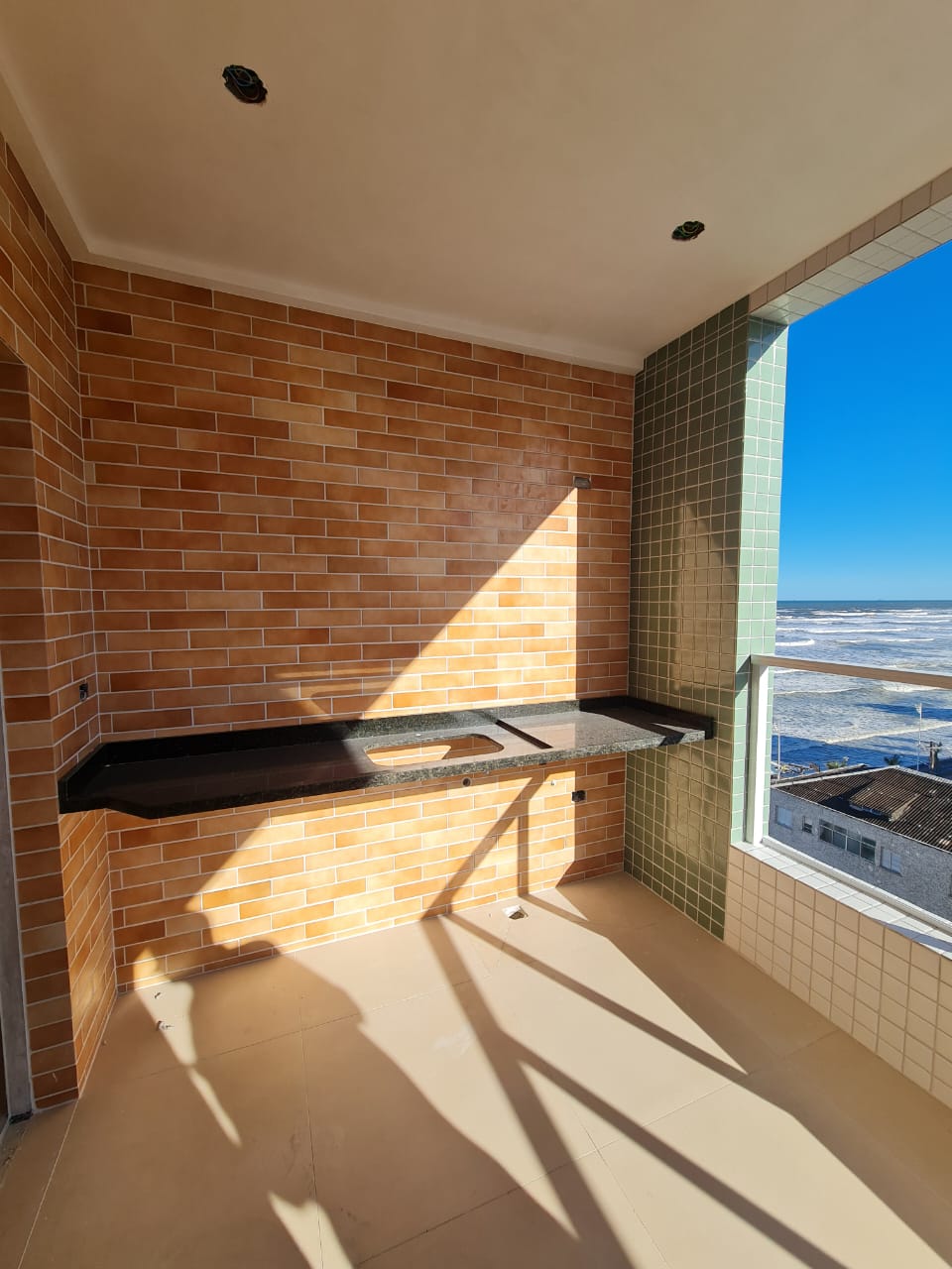 CAS261430 VENHA MORAR EM MONGAGUÁ NESTE BELISSIMO APARTAMENTO COM PISCINA DE BORDA INFINITA
