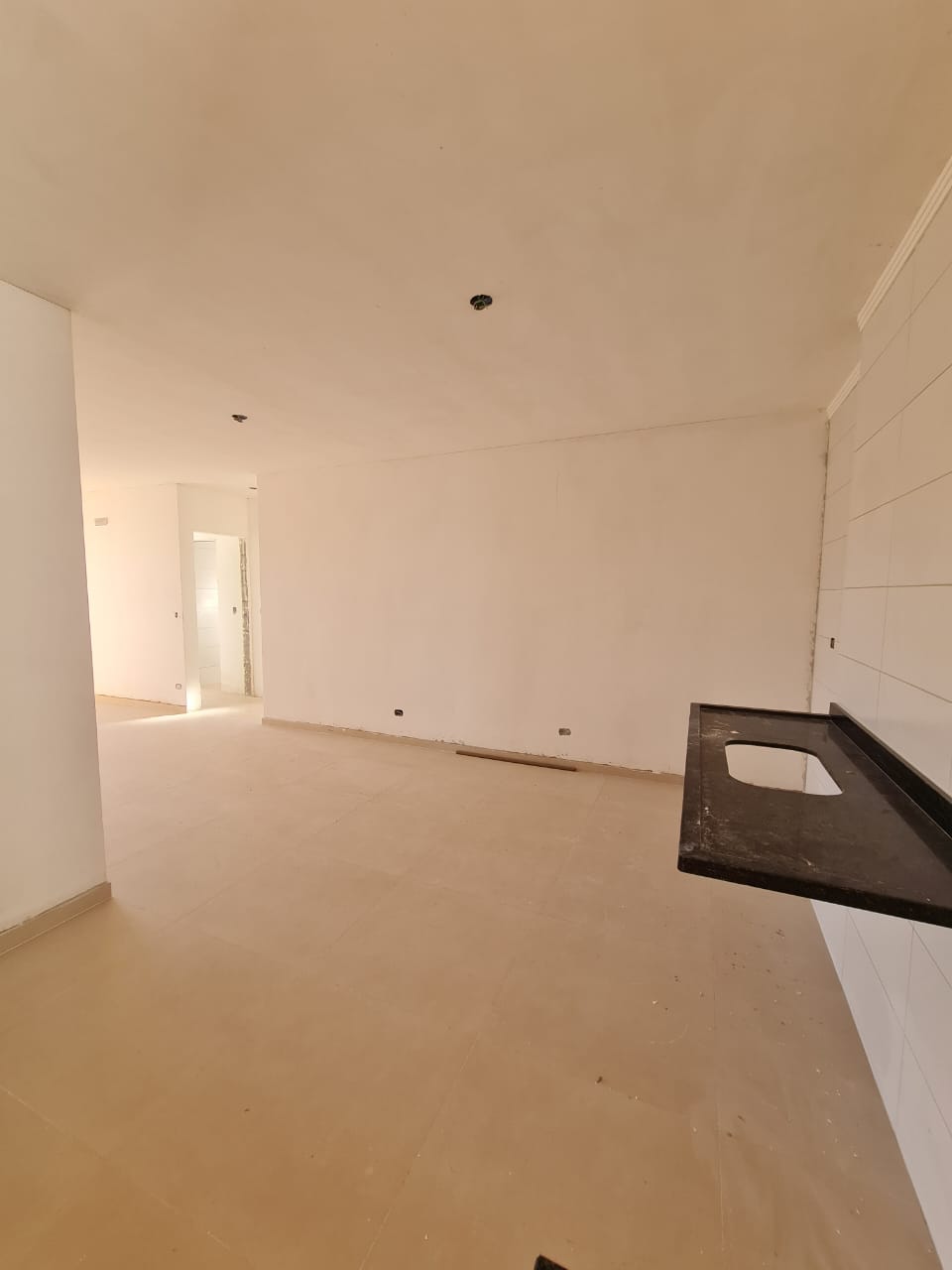 CAS261430 VENHA MORAR EM MONGAGUÁ NESTE BELISSIMO APARTAMENTO COM PISCINA DE BORDA INFINITA