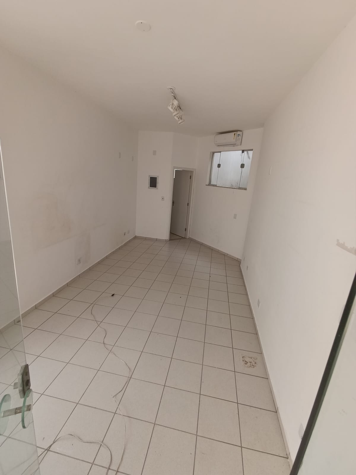 SALAS COMERCIAIS PARA ALUGUEL AO LADO DO POUPATEMPO  EM ITANHÉM SP