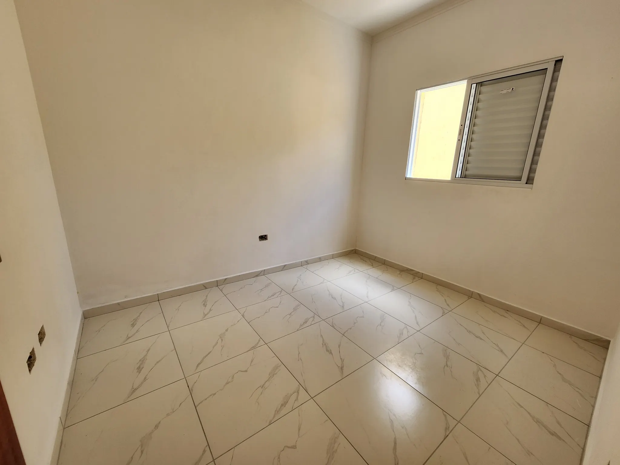 CAS261450 Casa Térrea 2 Dorms (1 Suíte) com Piscina e Churrasqueira - 2 Vagas