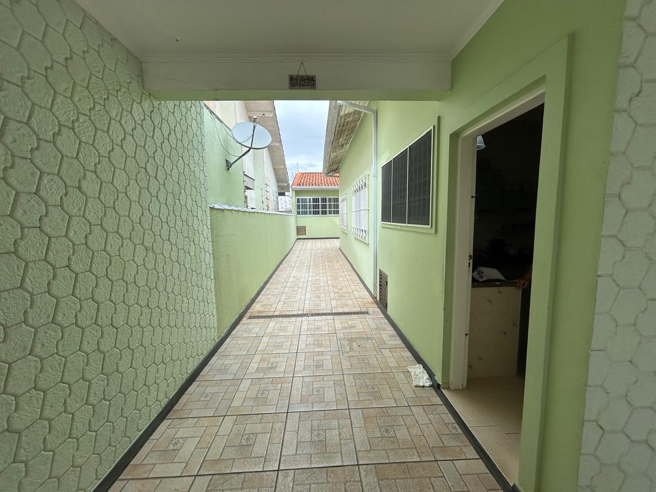 CAS261445 Casa em Peruíbe a 180 metros da praia com edícula e 5 vagas!