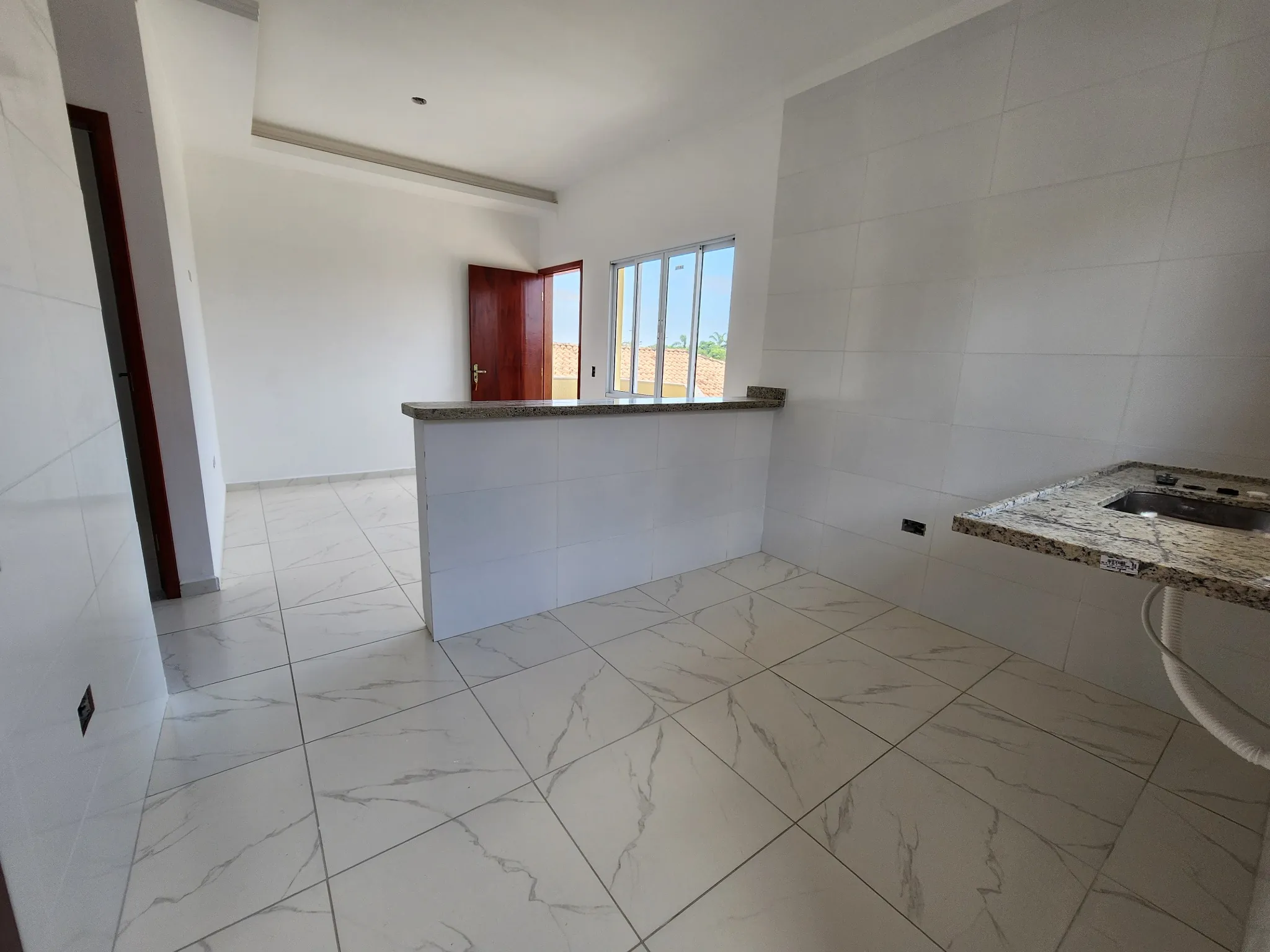 CAS261451 Casa Alta 2 Dorms (1 Suíte) com Piscina e Churrasqueira - 2 Vagas