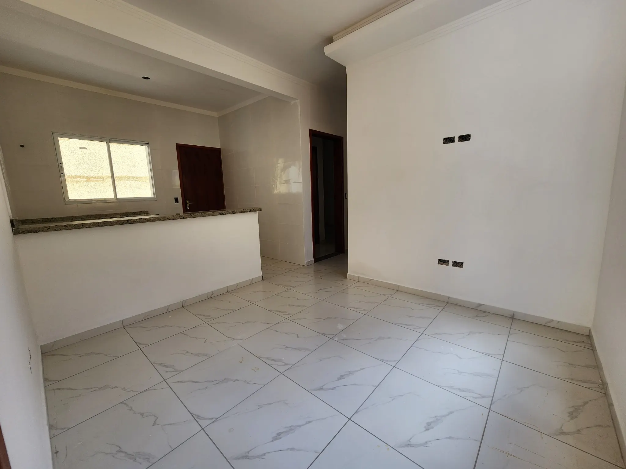CAS261450 Casa Térrea 2 Dorms (1 Suíte) com Piscina e Churrasqueira - 2 Vagas