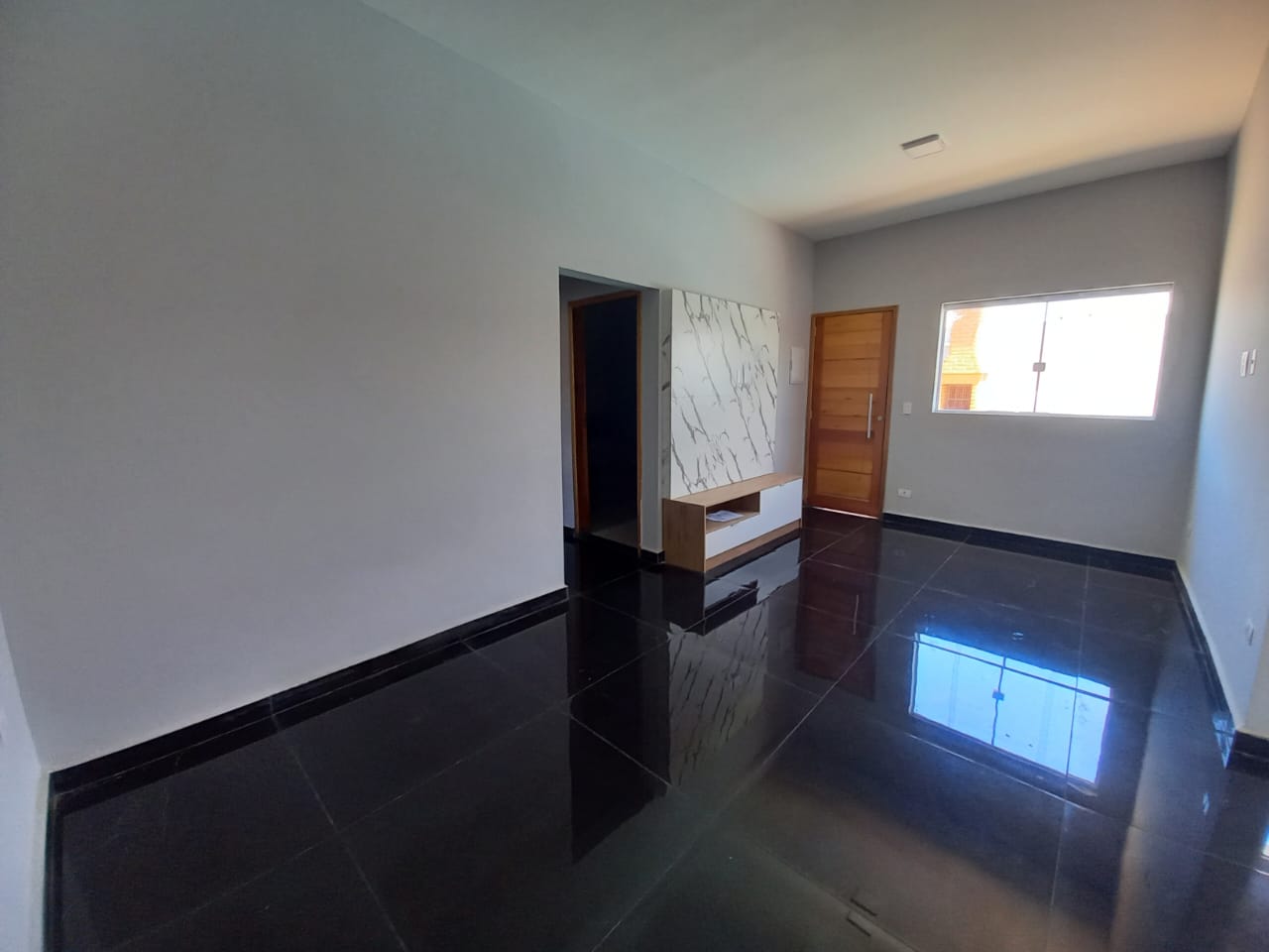 CAS261453 Casa 2 Dorms (1 Suíte) com Planejados e Piscina com Cascata