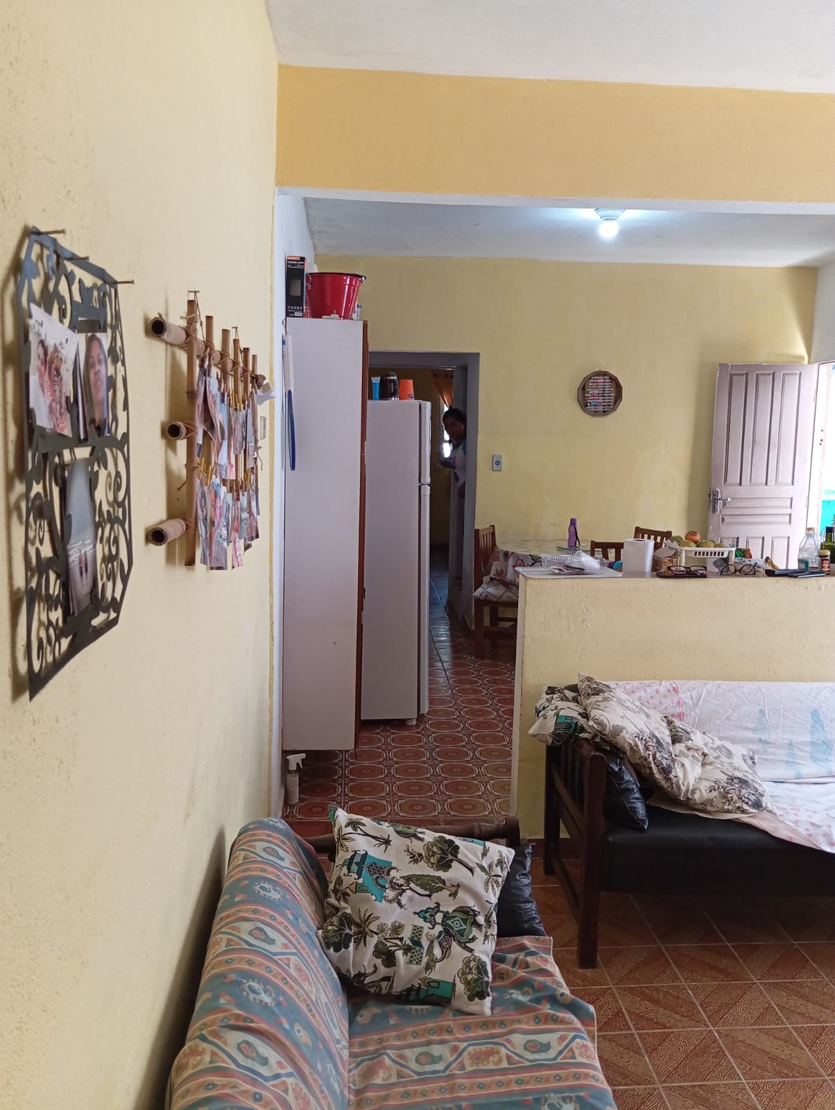 CAS261435 More com Praticidade: Casa com Suíte e Amplo Quintal em Travessa Comercial.