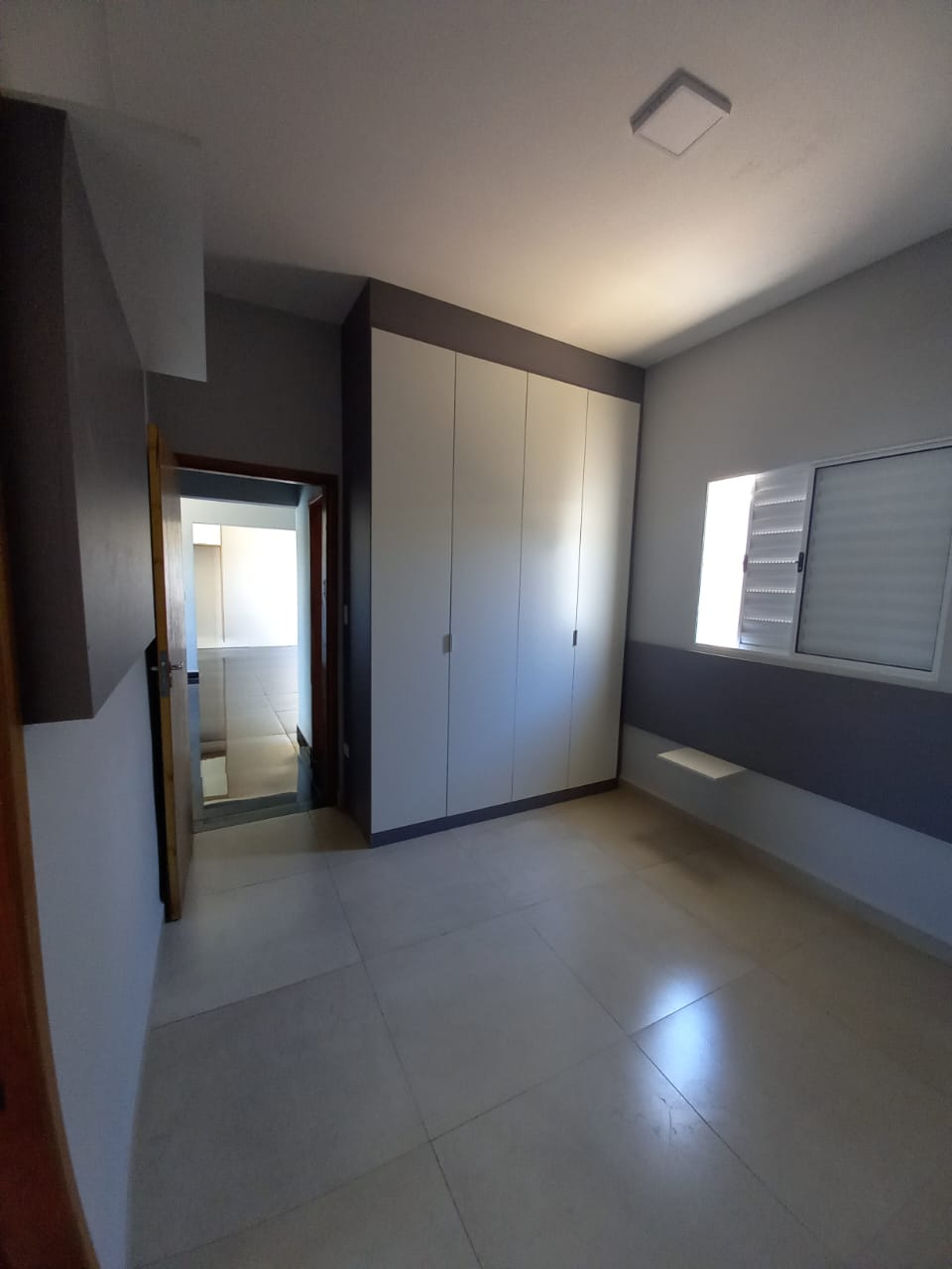 CAS261453 Casa 2 Dorms (1 Suíte) com Planejados e Piscina com Cascata