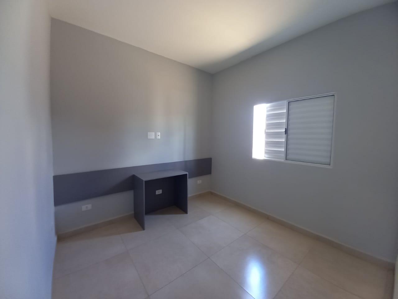 CAS261453 Casa 2 Dorms (1 Suíte) com Planejados e Piscina com Cascata