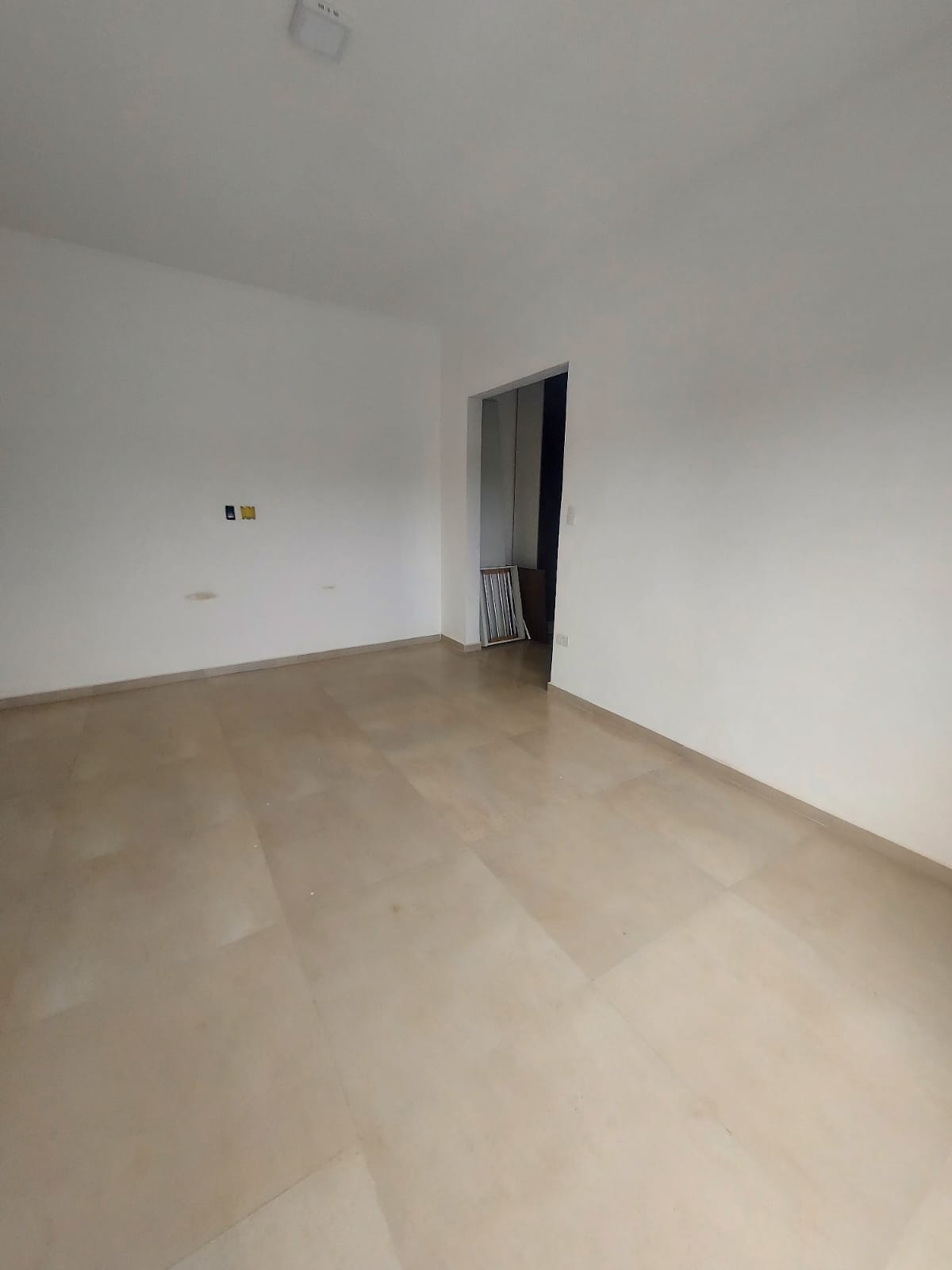 CAS261452 Casa Superior 3 Dorms com Suíte, Closet, Planejados e Piscina 7x3!