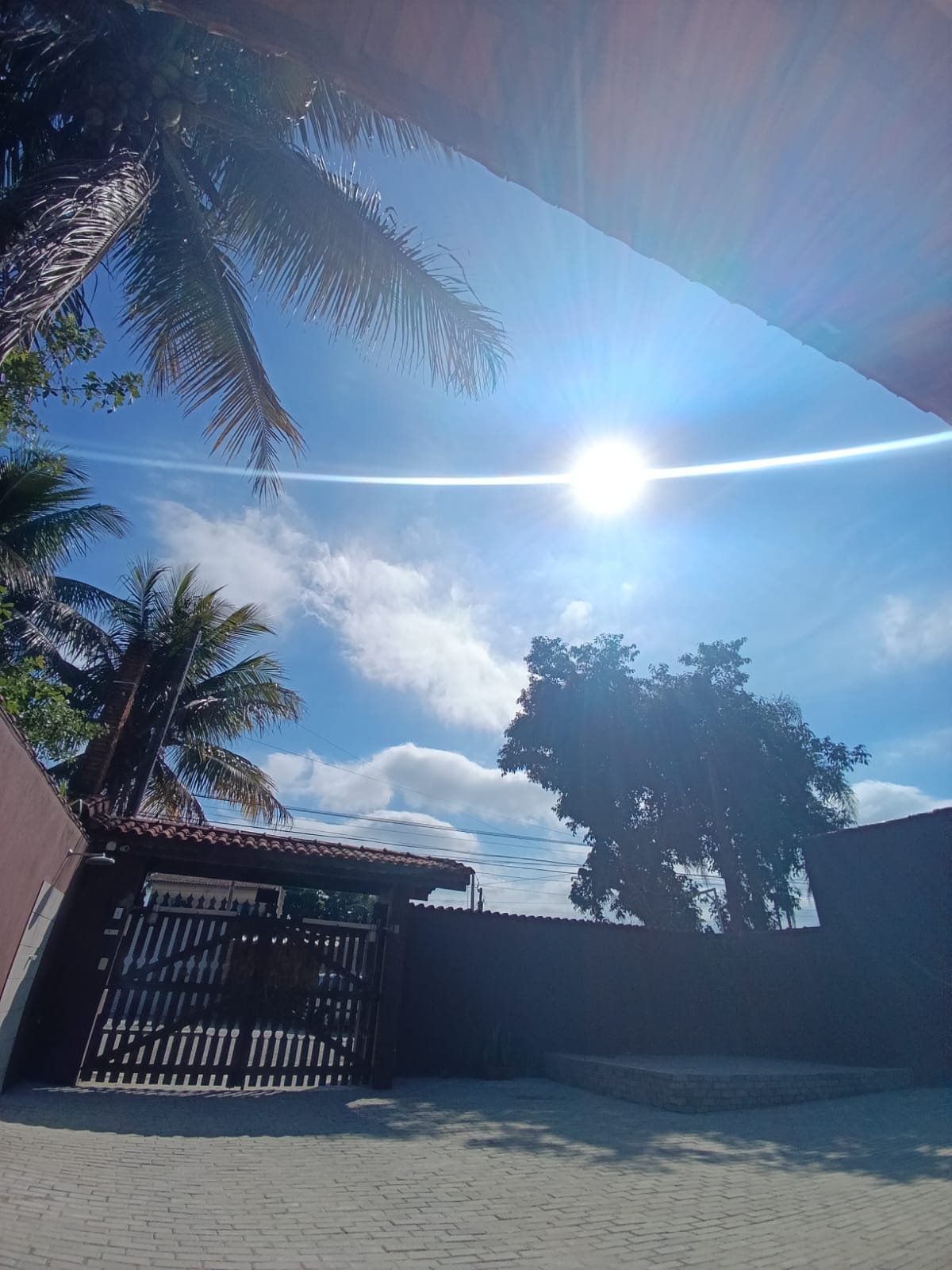 CAS261436 Espaço Sem Limites! Casa com Suíte Reversível, Área Gourmet e 10 Vagas em Itanhaém.