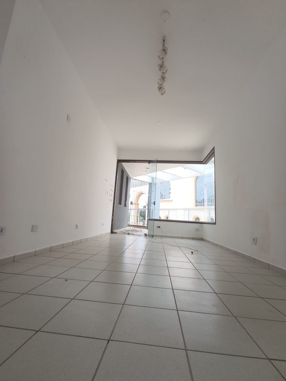 CAS261439 Oportunidade Comercial: Salas no Coração do Suarão ao lado do Poupatempo!