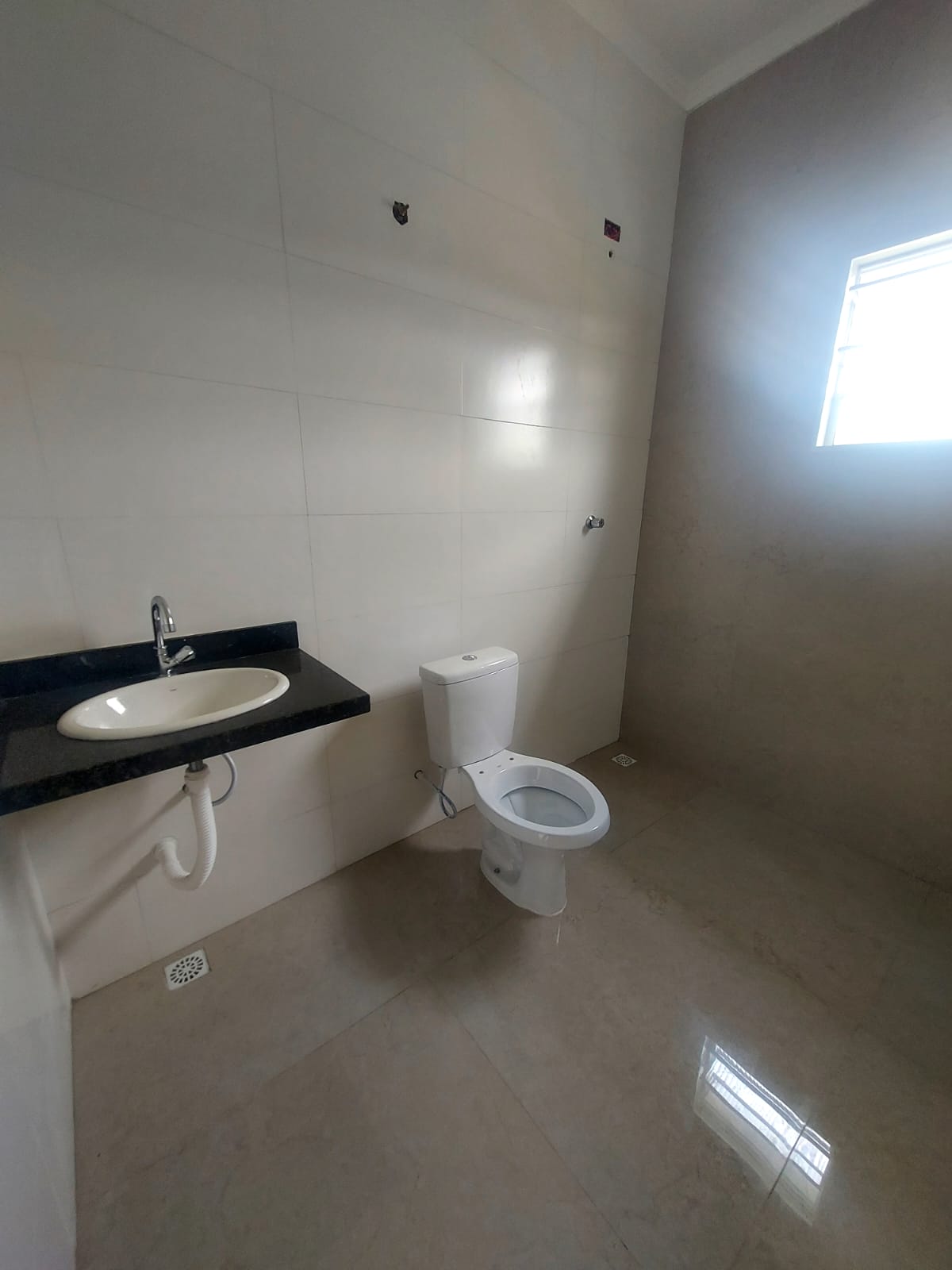 CAS261452 Casa Superior 3 Dorms com Suíte, Closet, Planejados e Piscina 7x3!