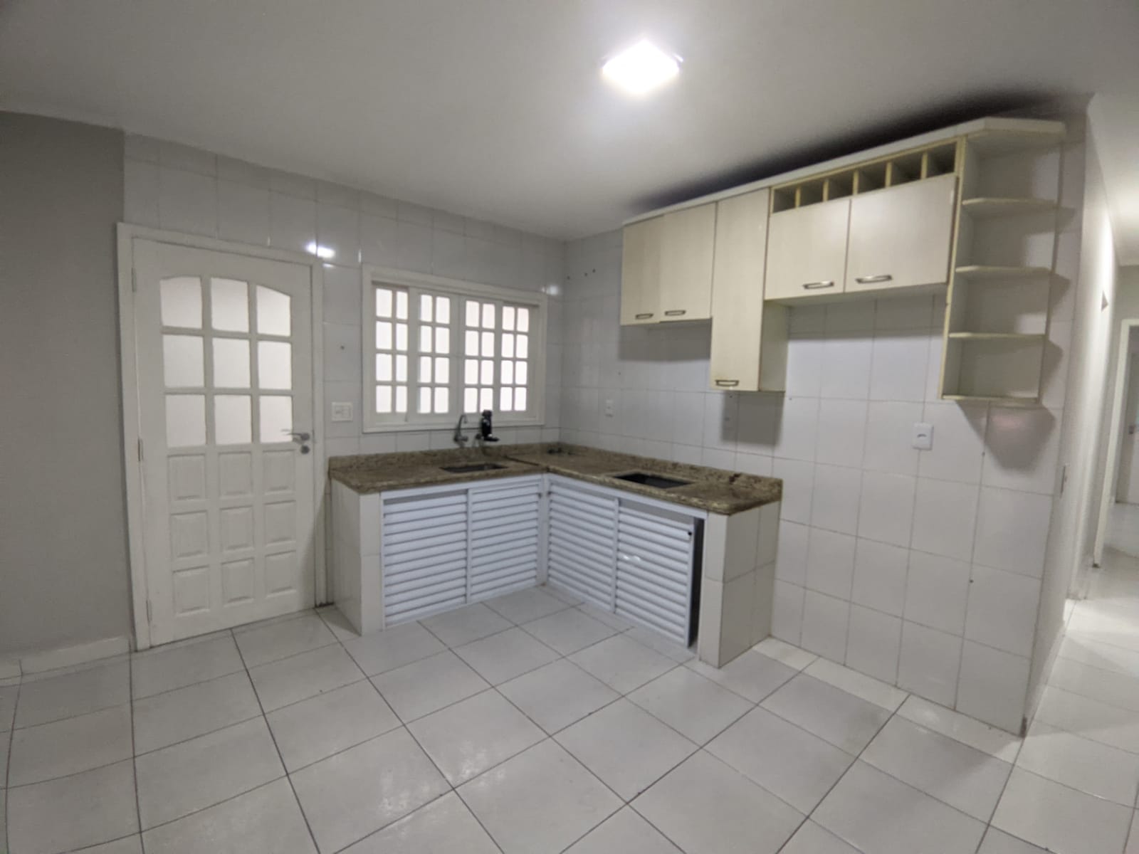 CAS261458 Casa com 2 Suítes Espaçosas, Área Gourmet Completa e Segurança Total