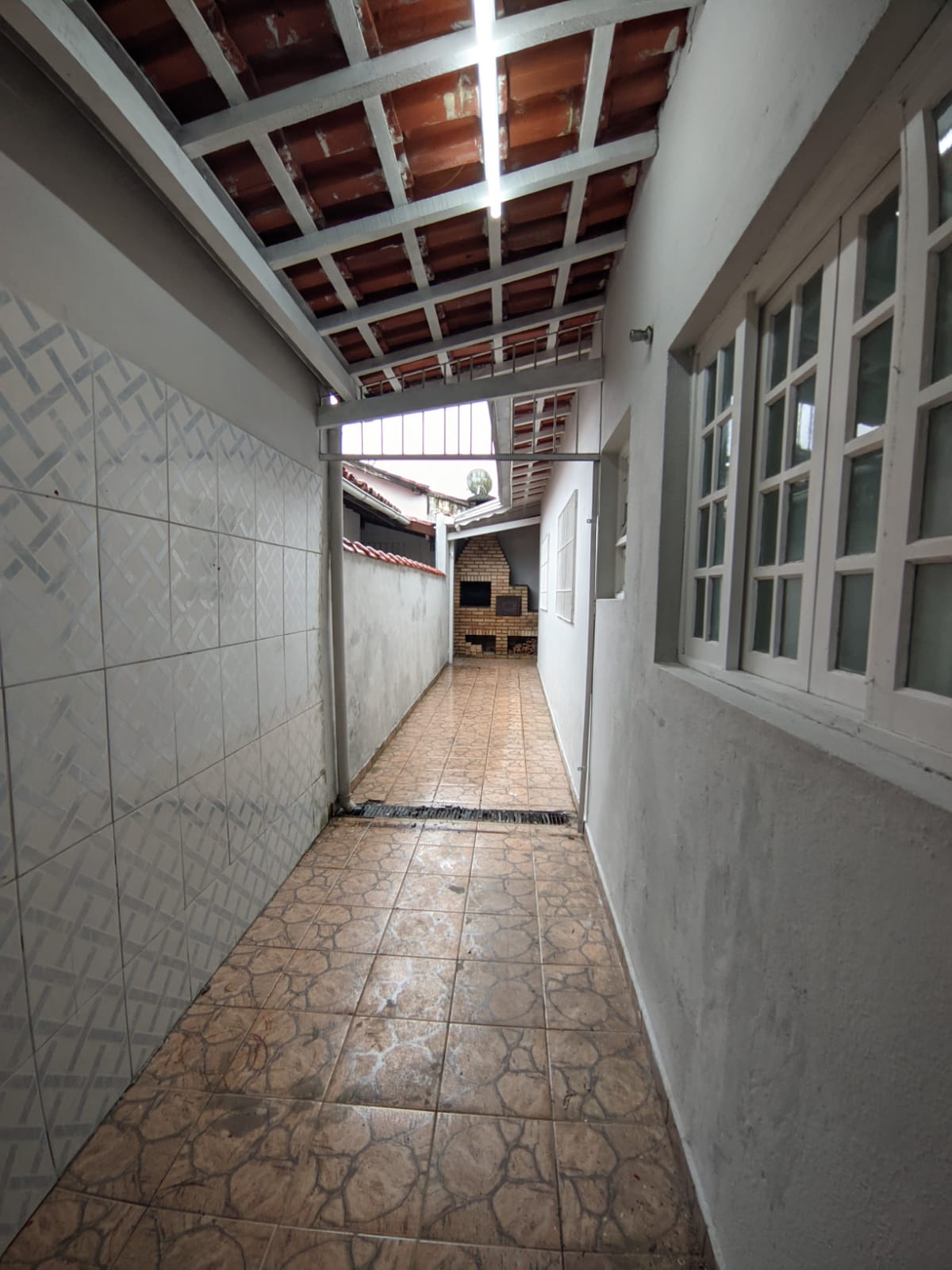 CAS261458 Casa com 2 Suítes Espaçosas, Área Gourmet Completa e Segurança Total