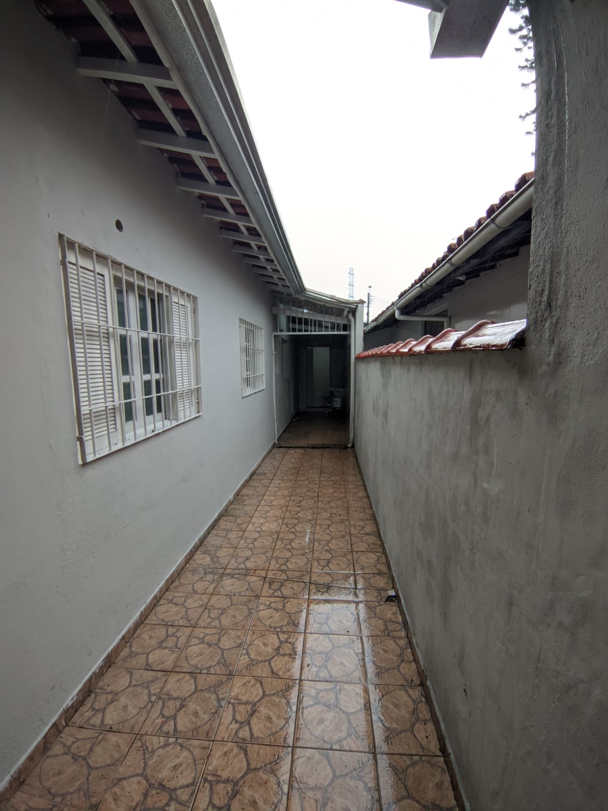 CAS261458 Casa com 2 Suítes Espaçosas, Área Gourmet Completa e Segurança Total