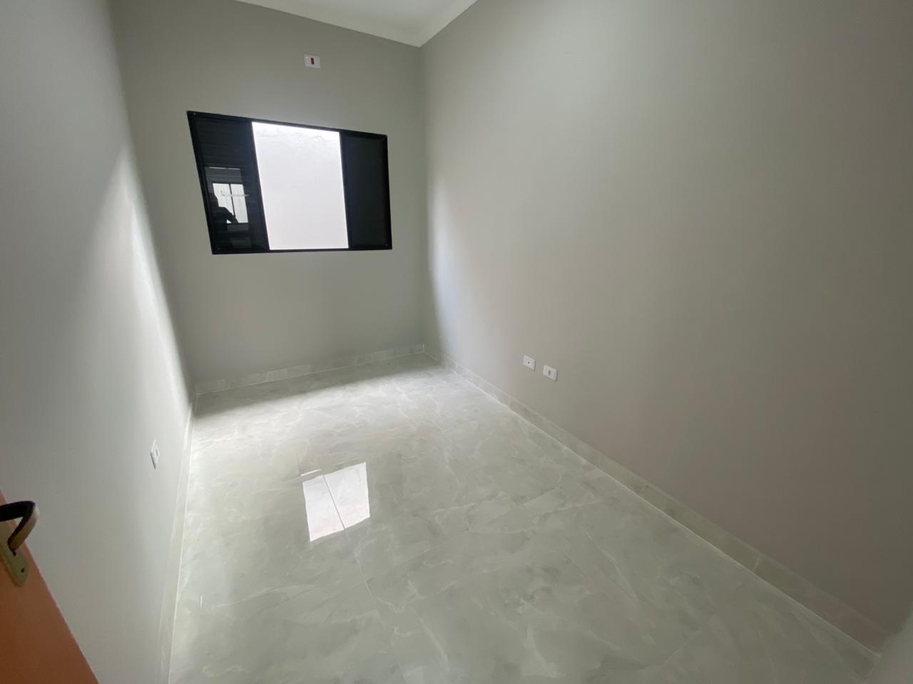 CAS261322 Casa nova em Mongaguá 3 dormitórios com piscina e cascata lado praia