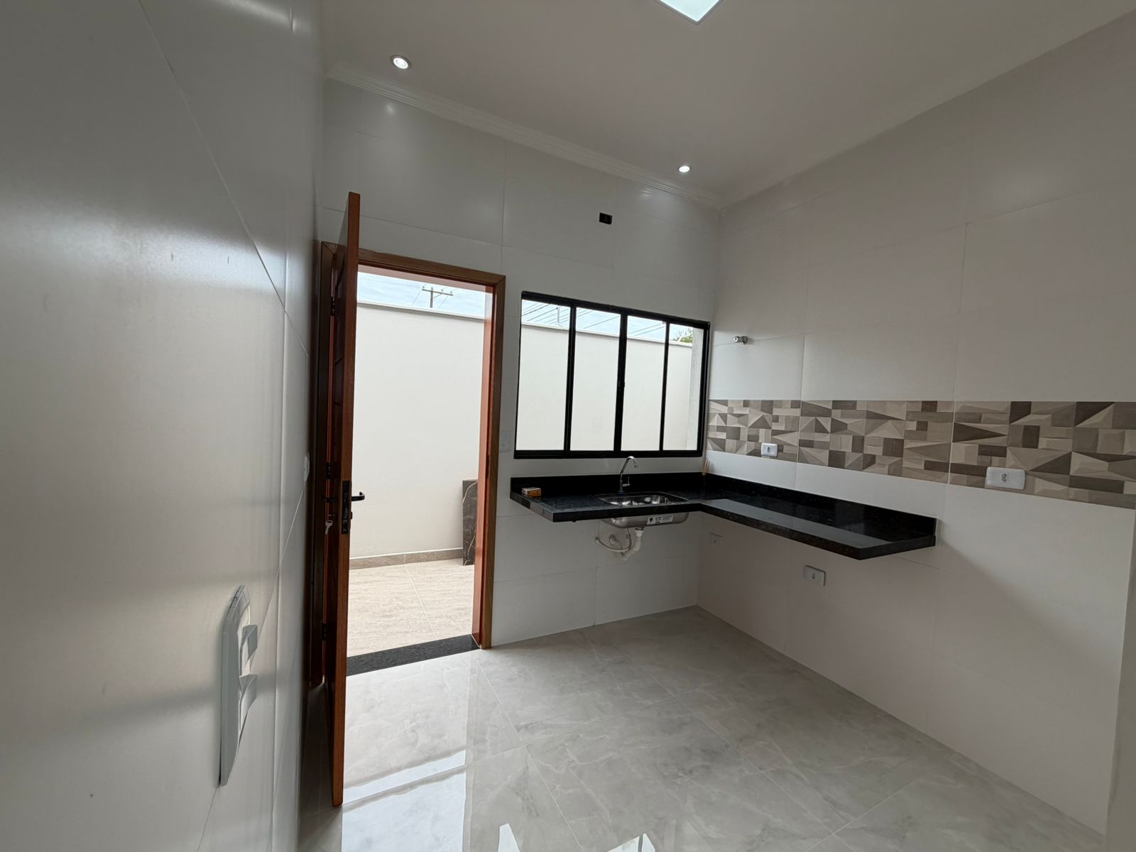 CAS261365 Casa Nova no Jardim Jamaica Itanhaém – 02 Dormitórios com Piscina