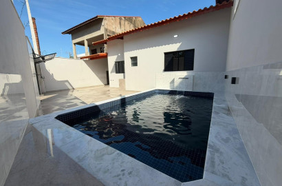 CAS261365 Casa Nova no Jardim Jamaica Itanhaém – 02 Dormitórios com Piscina