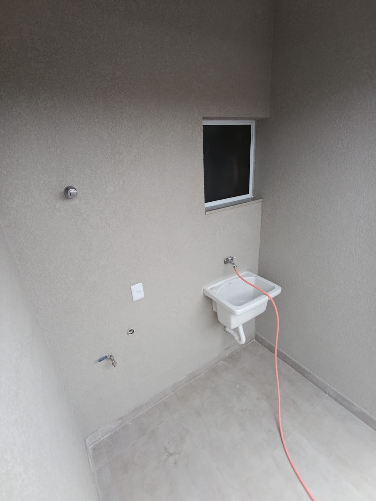 CAS261337 Casa assobradada em Itanhaém de esquina com 03 dormitórios e área gourmet