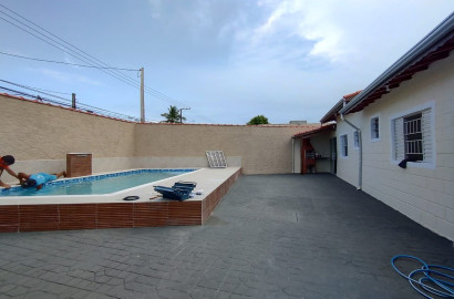 CAS261342 Edícula no Suarão Itanhaém a 100m da praia com piscina e hidromassagem!