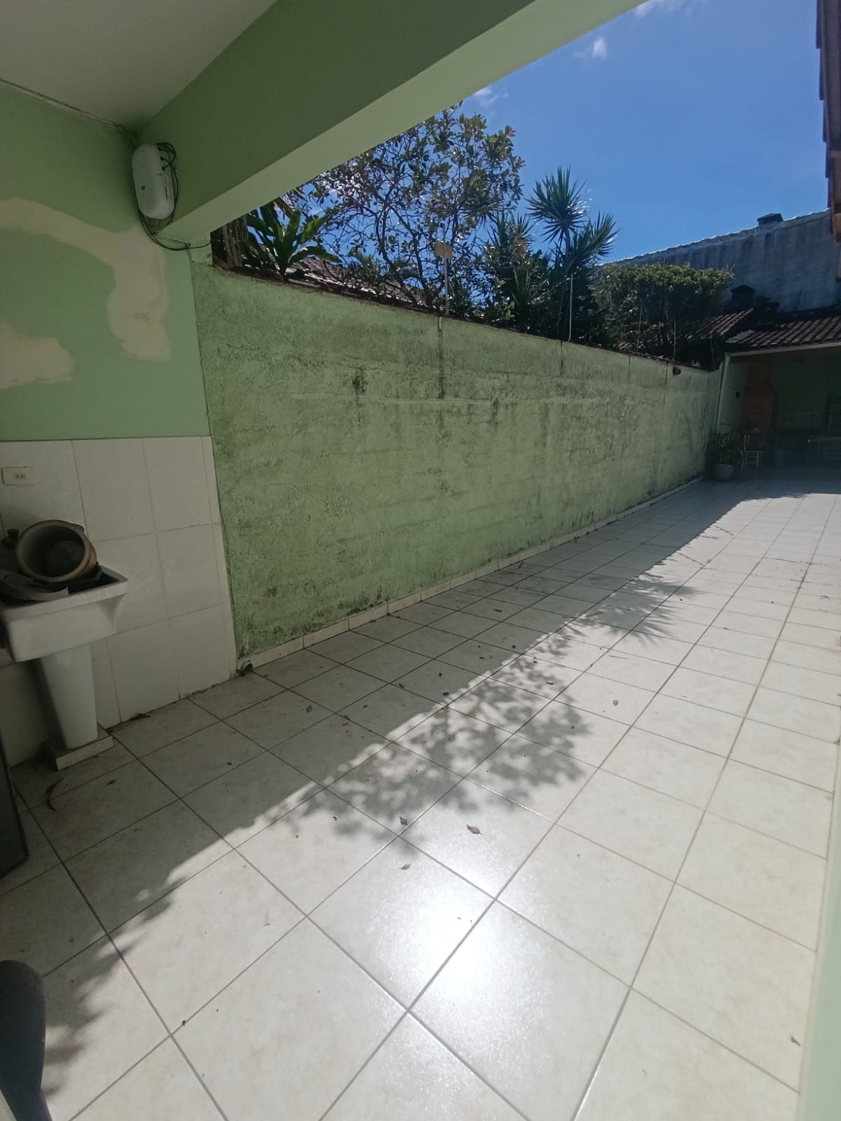 CAS261369 Casa com Terreno de 350m² em Itanhaém – 03 Dormitórios, Edícula e 12 Vagas
