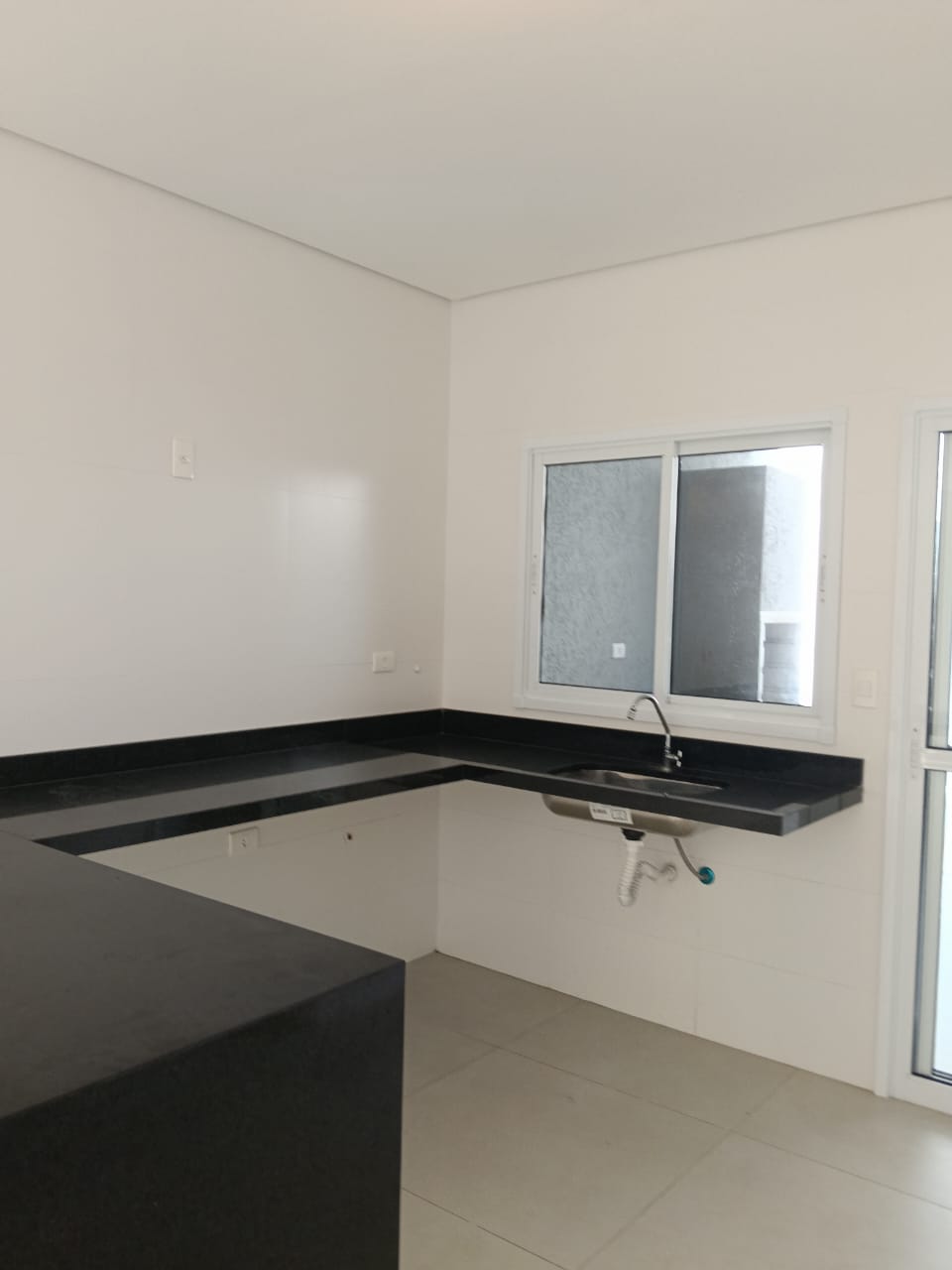 CAS261370 Sobrado em Condomínio Fechado em Itanhaém – 02 ou 03 Dormitórios Frente Mar