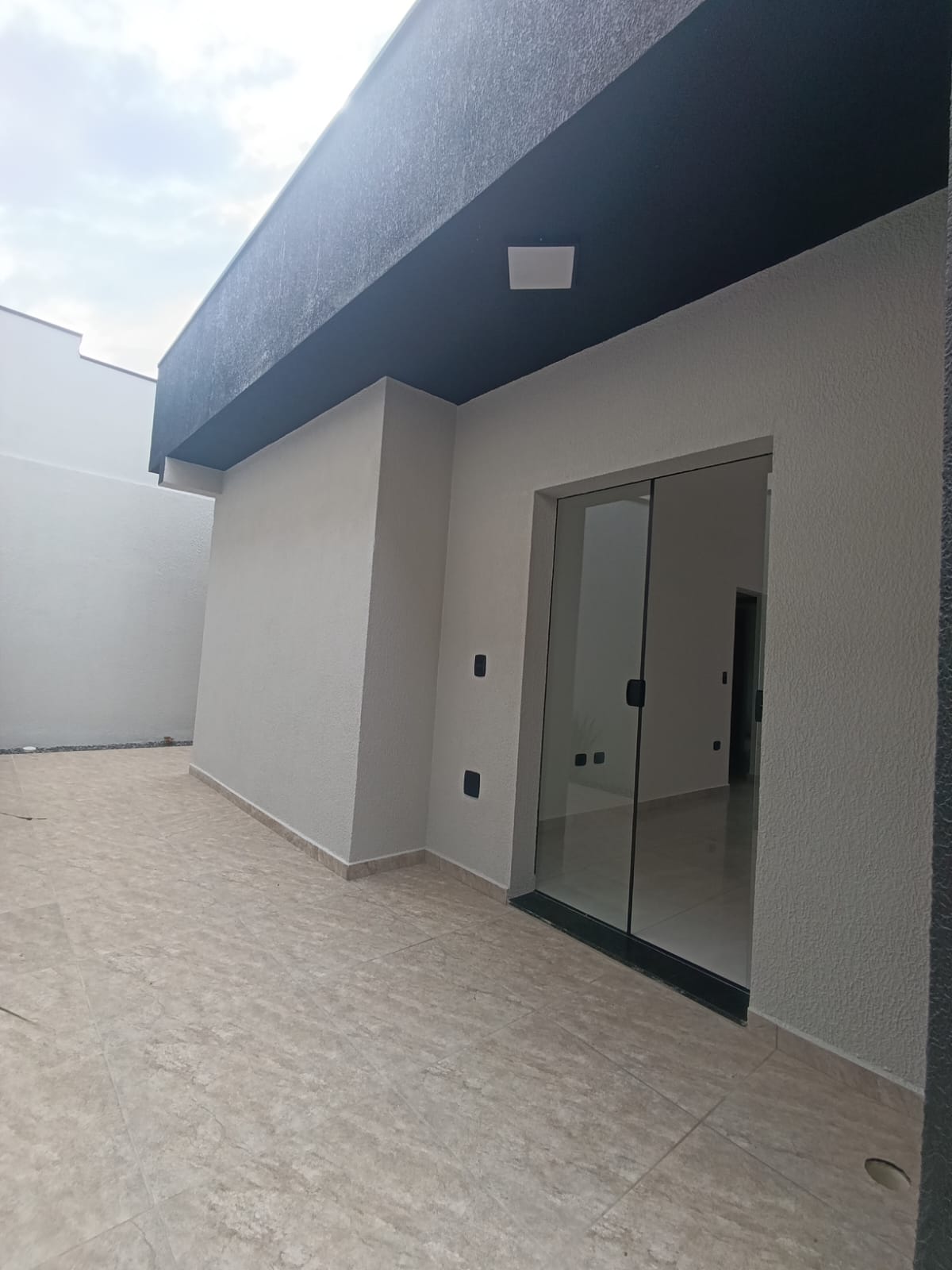 Casa em Condomínio Fechado à Venda em Itanhaém – Frente Mar com Piscina