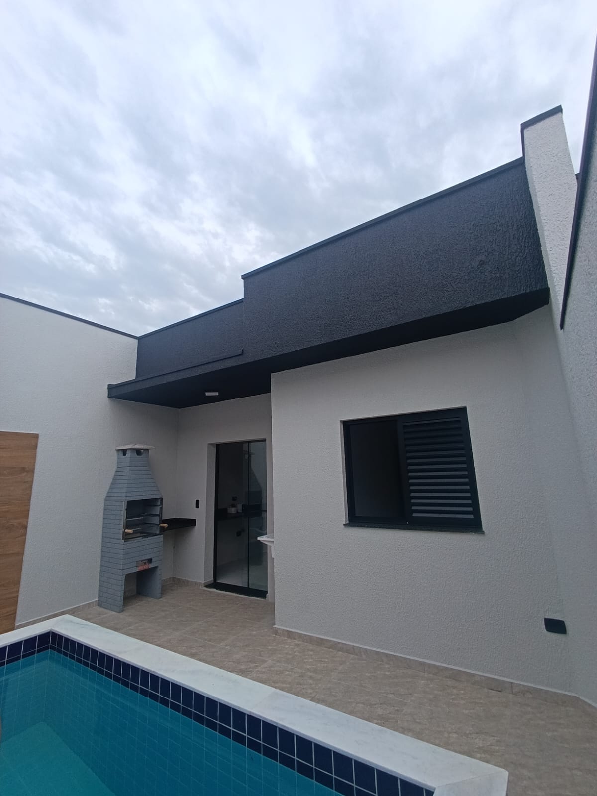 Casa em Condomínio Fechado à Venda em Itanhaém – Frente Mar com Piscina