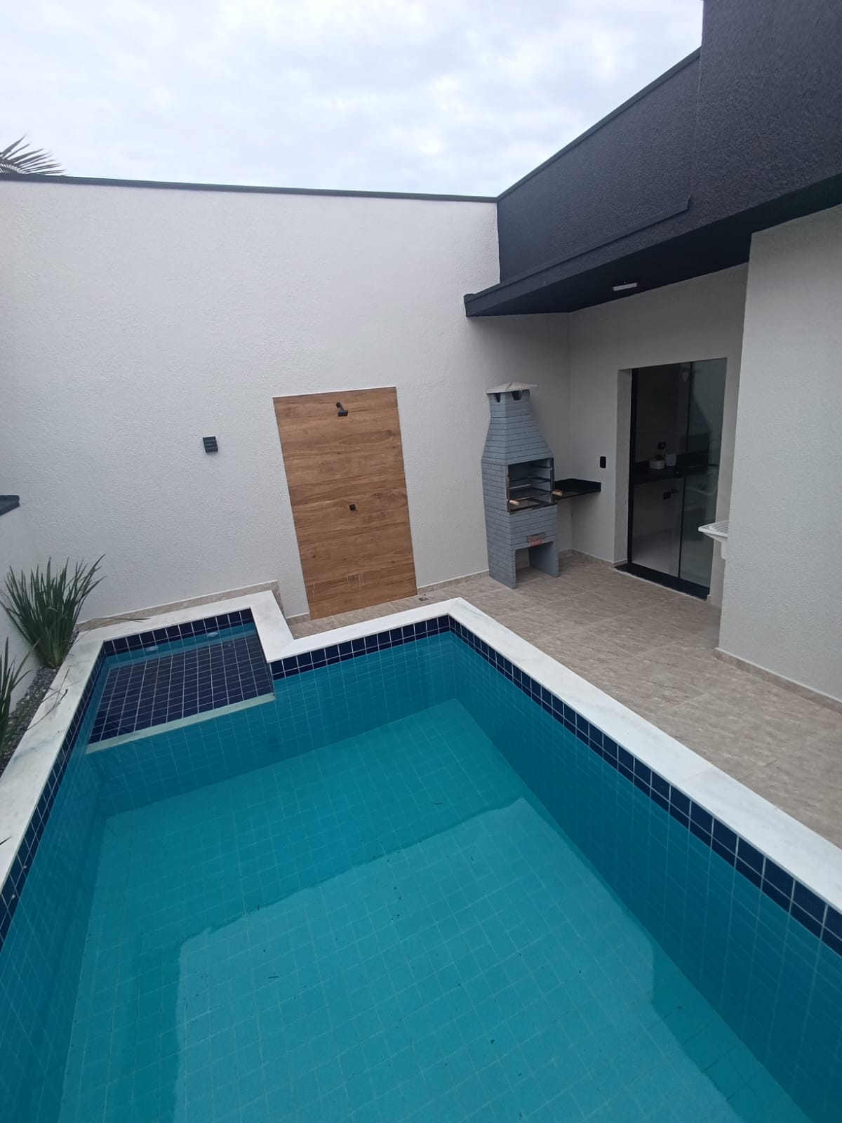 Casa em Condomínio Fechado à Venda em Itanhaém – Frente Mar com Piscina