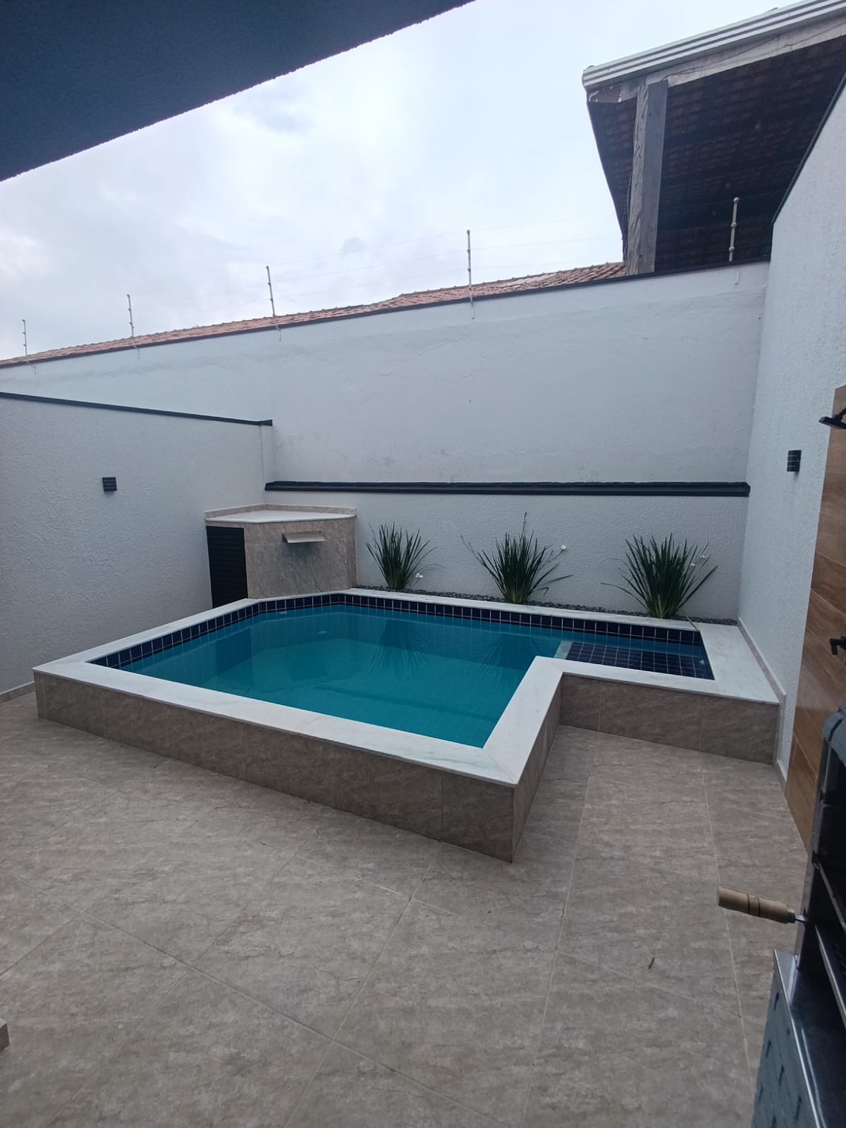 Casa em Condomínio Fechado à Venda em Itanhaém – Frente Mar com Piscina