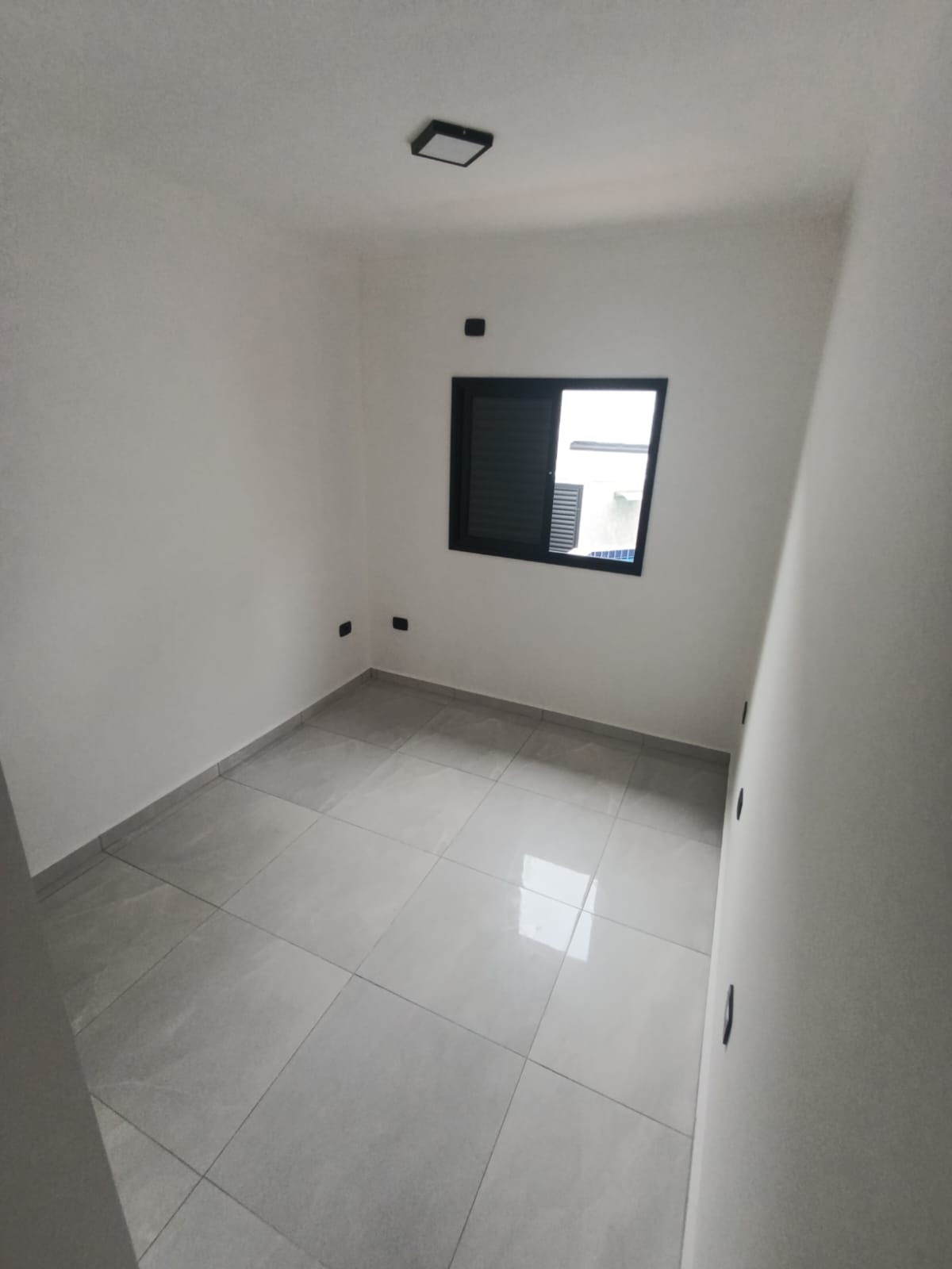 Casa em Condomínio Fechado à Venda em Itanhaém – Frente Mar com Piscina