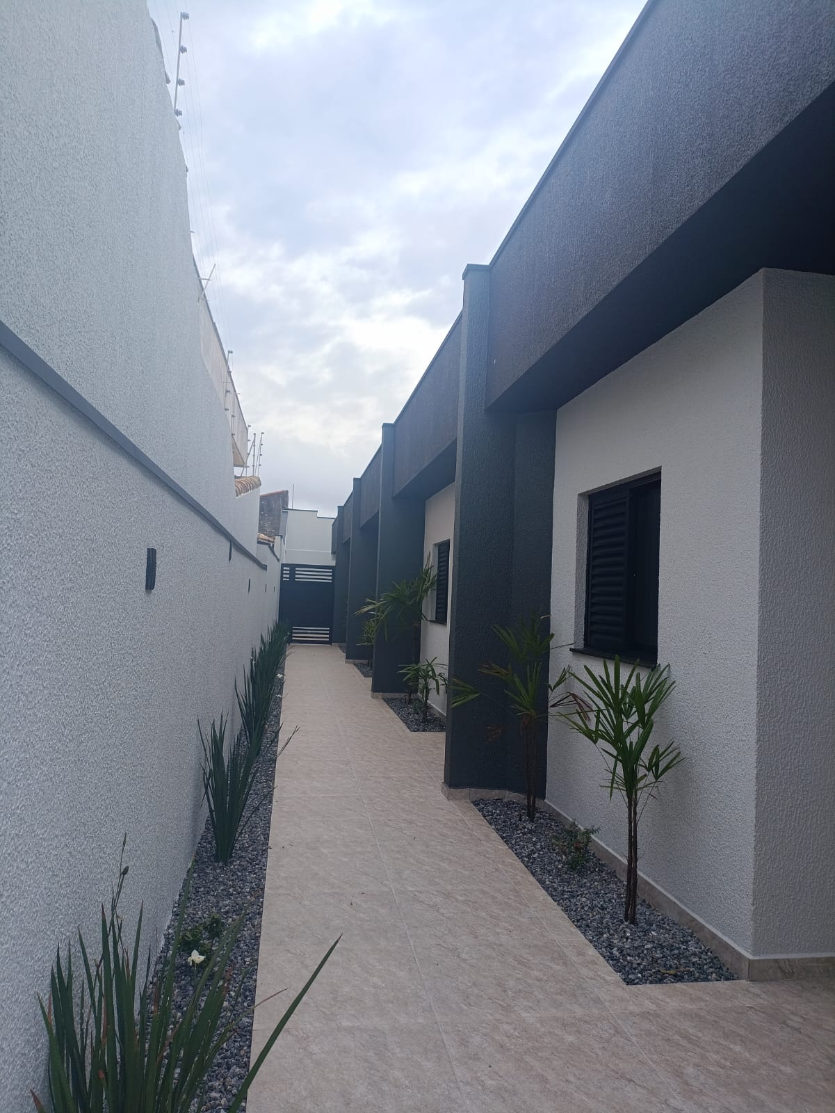 Casa em Condomínio Fechado à Venda em Itanhaém – Frente Mar com Piscina