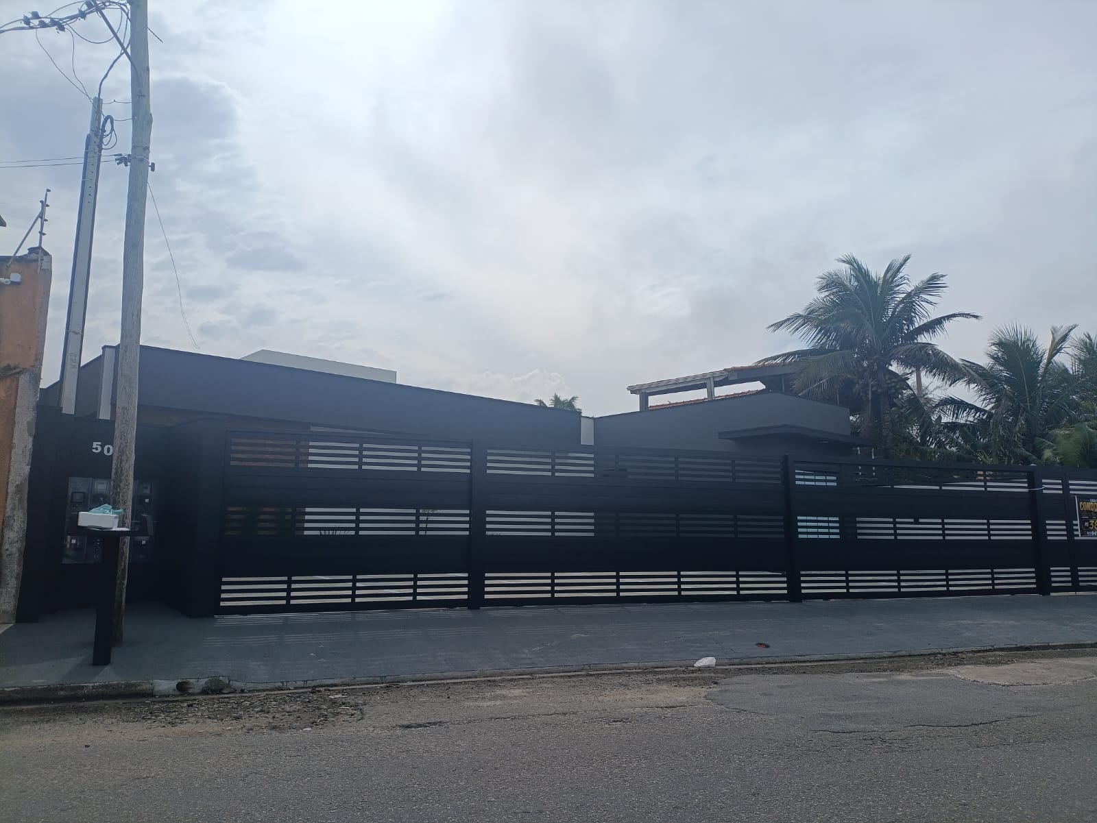 Casa em Condomínio Fechado à Venda em Itanhaém – Frente Mar com Piscina
