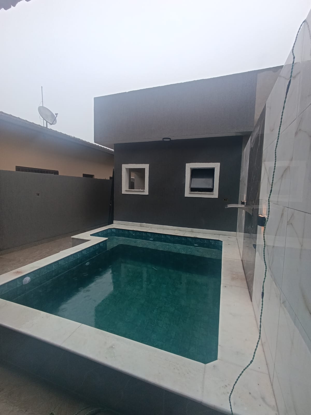 CAS261375 Casa Nova com Piscina e Hidro em Itanhaém – 02 Dormitórios a 100m da Pista