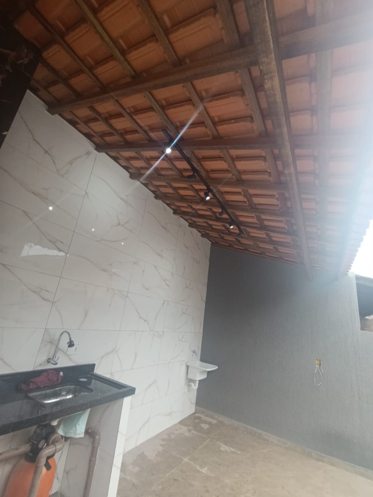 CAS261375 Casa Nova com Piscina e Hidro em Itanhaém – 02 Dormitórios a 100m da Pista