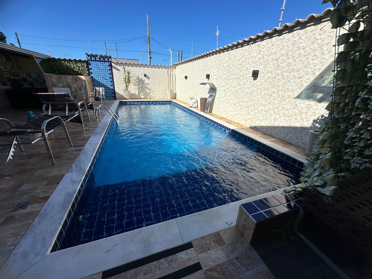 CAS261380 Casa Mobiliada à Venda em Itanhaém – 02 Dormitórios com Piscina de 9 Metros