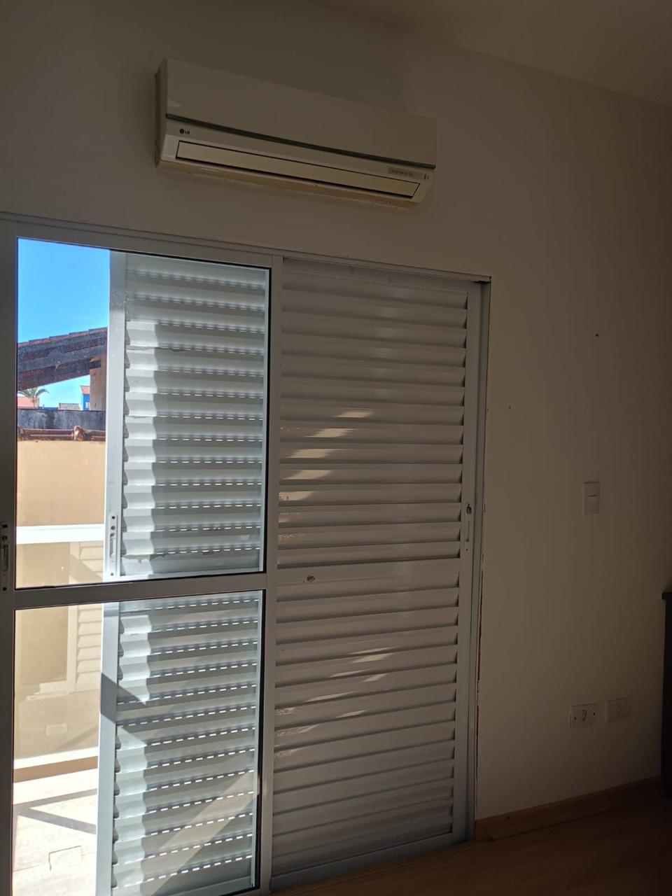 CAS261390 Sobrado em Condomínio em Itanhaém – 02 Suítes Planejadas com Piscina