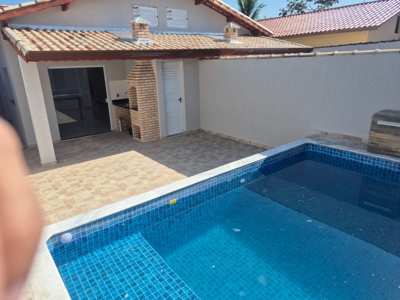 261392 Casa Pronta no Grandesp Itanhaém Lado Praia – 02 Dormitórios e Piscina