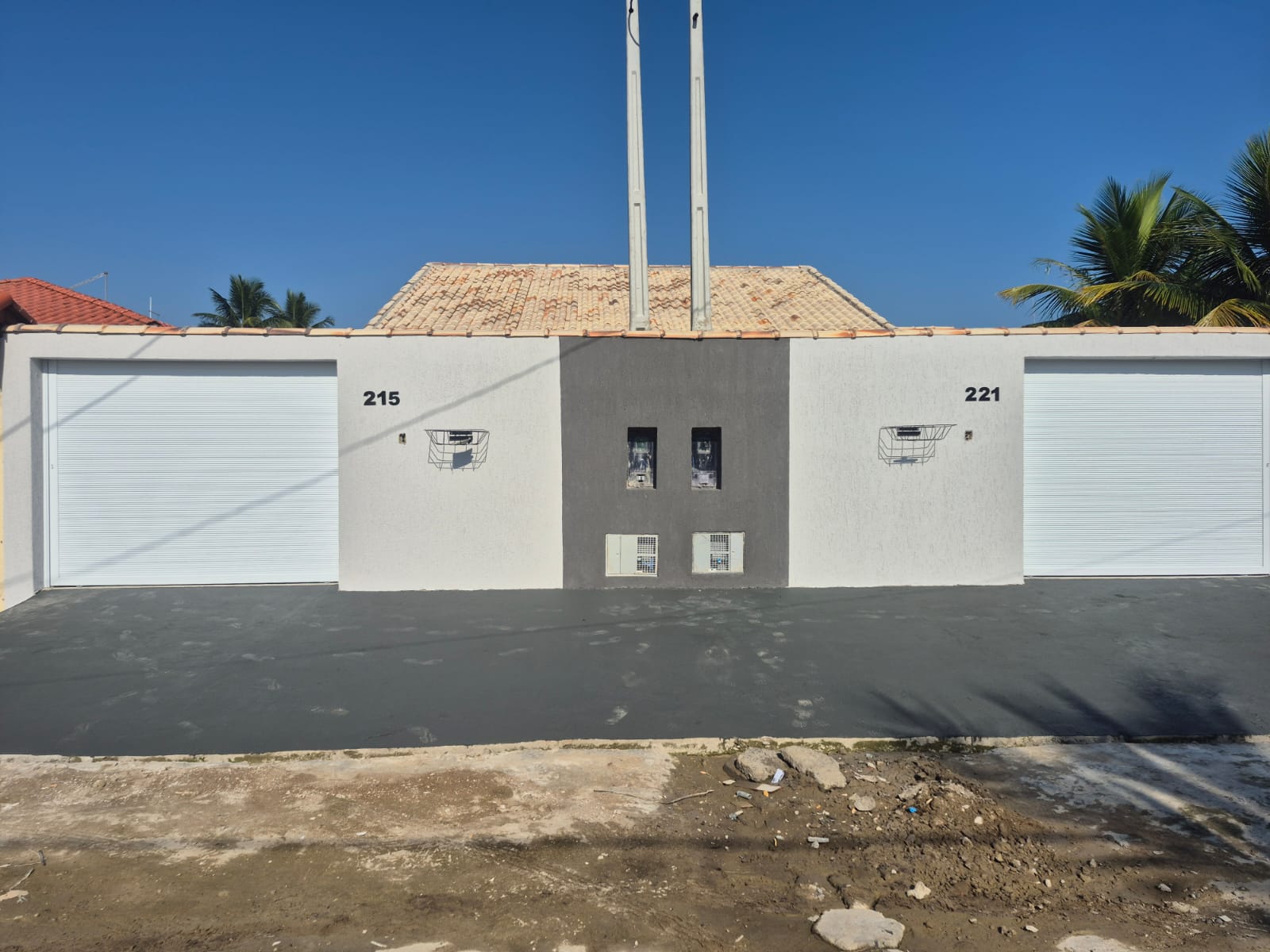 261392 Casa Pronta no Grandesp Itanhaém Lado Praia – 02 Dormitórios e Piscina