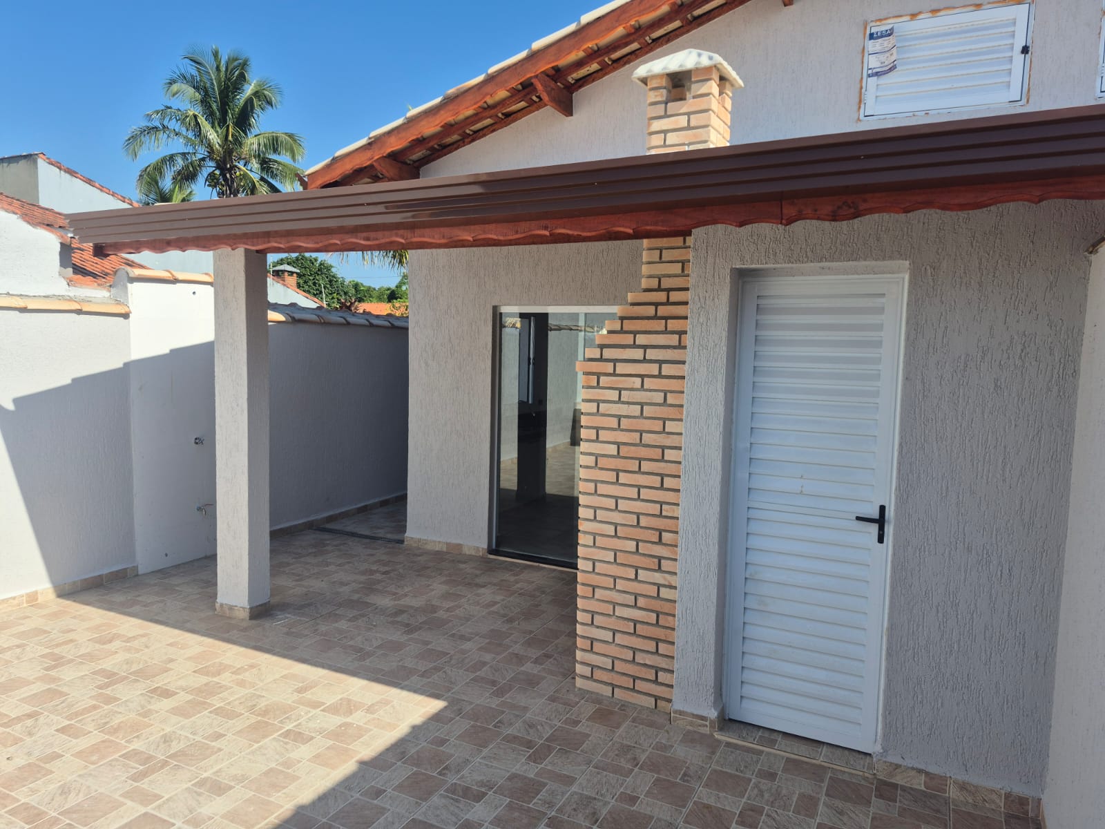261392 Casa Pronta no Grandesp Itanhaém Lado Praia – 02 Dormitórios e Piscina