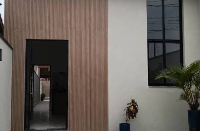 -CAS261402 Casa Térrea com 02 Salas em Itanhaém – Quintal Amplo com Espaço para Piscina