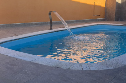 CAS261406 Casa Porteira Fechada nos Campos Elíseos Itanhaém – 05 Dormitórios com Piscina a 50m da Praia