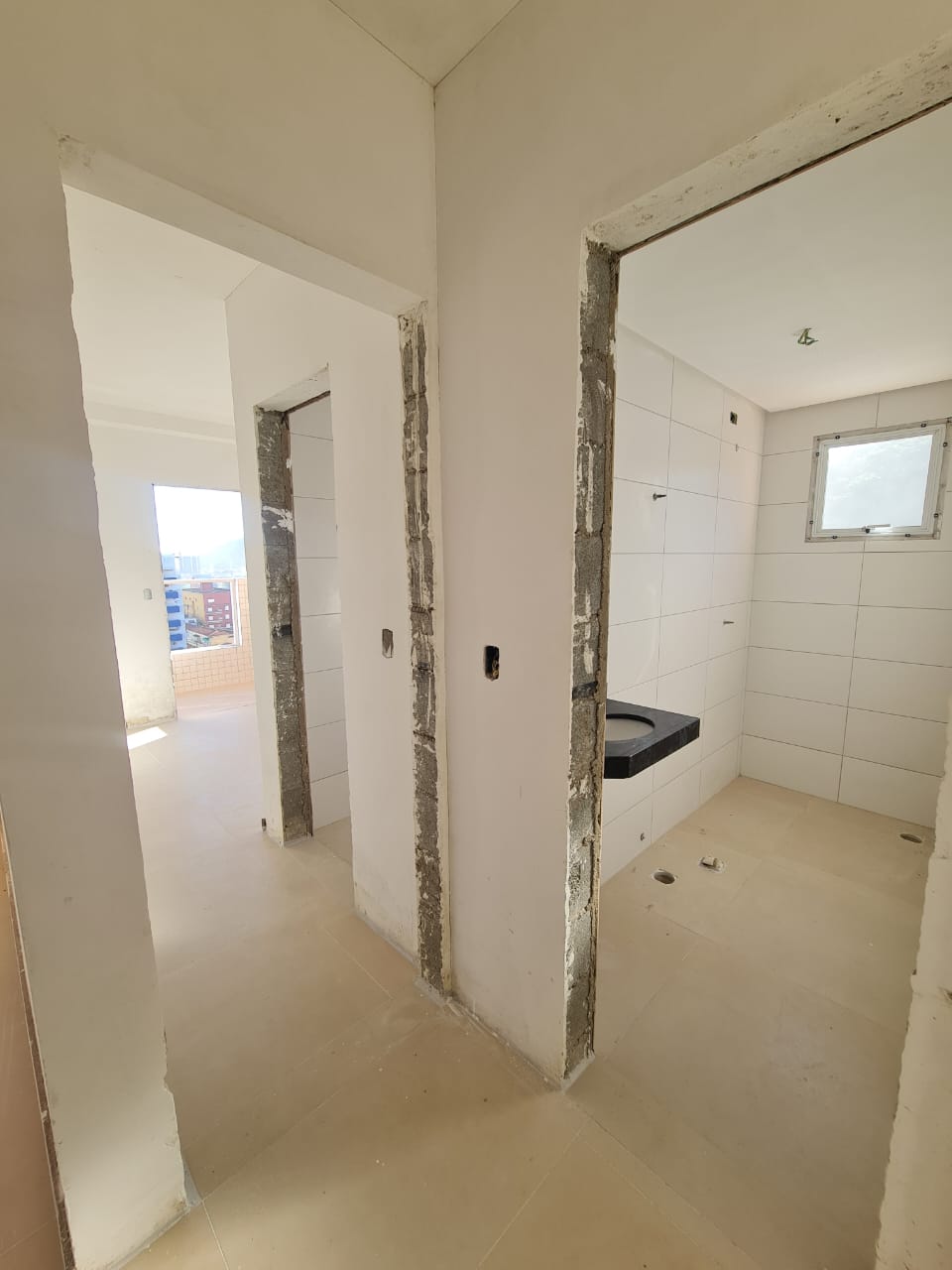 CAS261430 VENHA MORAR EM MONGAGUÁ NESTE BELISSIMO APARTAMENTO COM PISCINA DE BORDA INFINITA