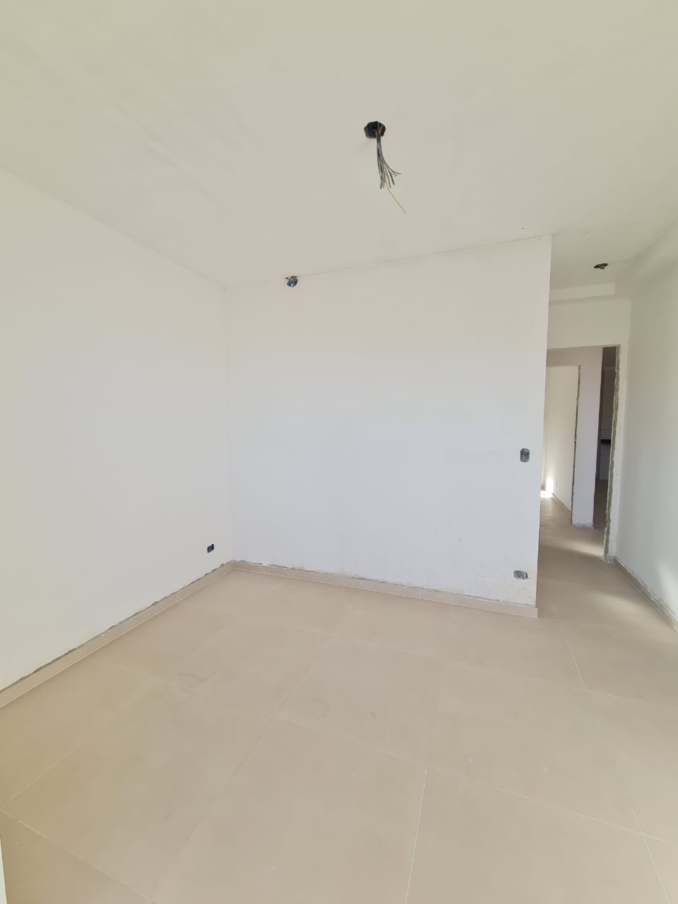 CAS261430 VENHA MORAR EM MONGAGUÁ NESTE BELISSIMO APARTAMENTO COM PISCINA DE BORDA INFINITA