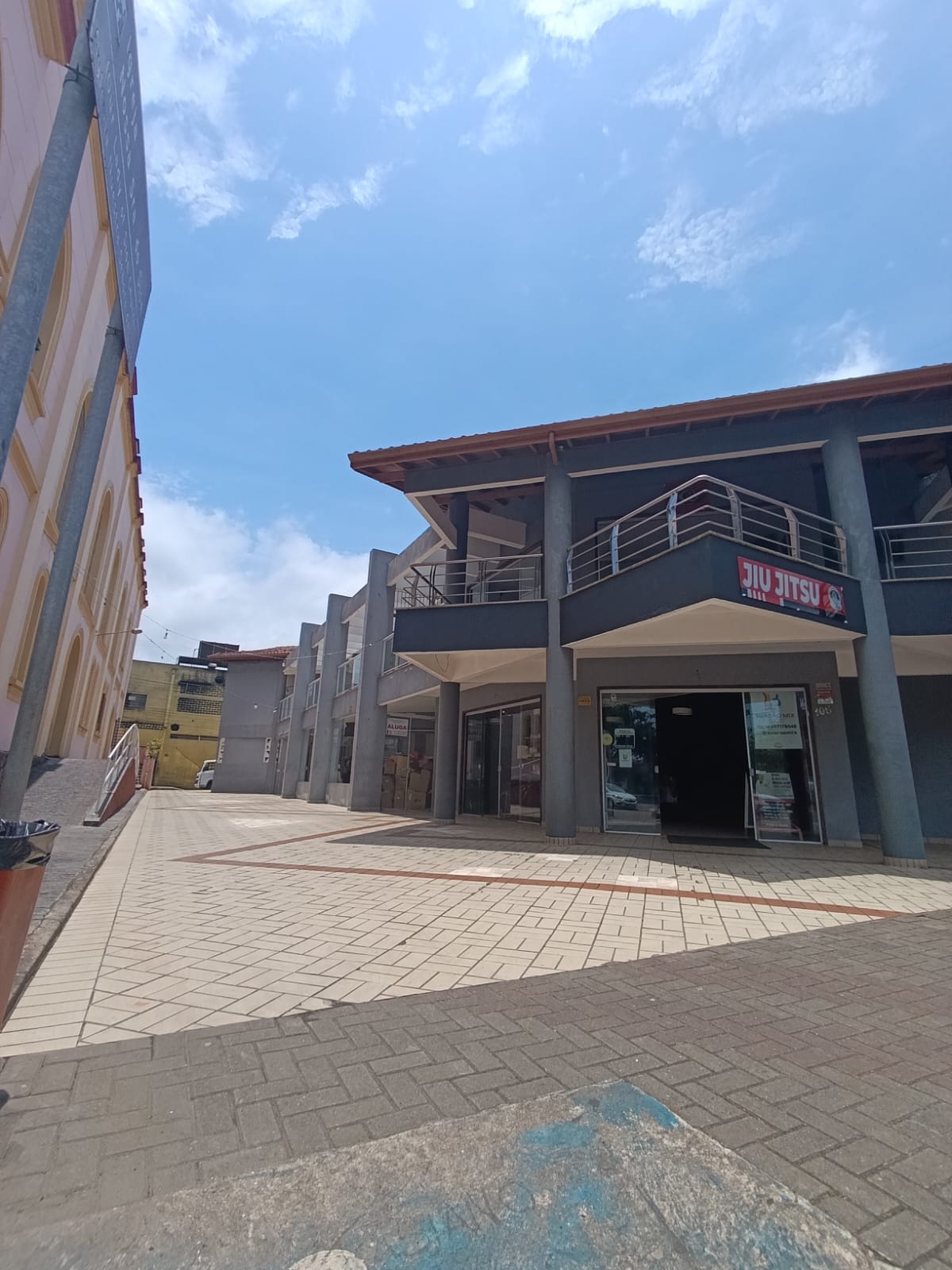 SALAS COMERCIAIS PARA ALUGUEL AO LADO DO POUPATEMPO  EM ITANHÉM SP