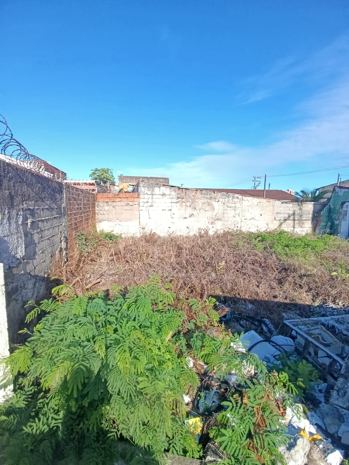 TERRENO COMERCIAL - Centro de Itanhaém - frente à Rodovia